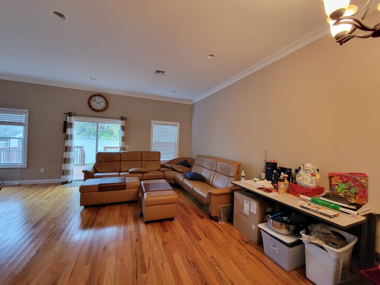 Living Room - 21 Spencer Pl