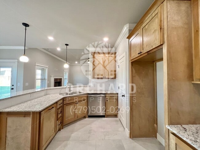 Building Photo - Single Family Home- Well-Sought After Well...