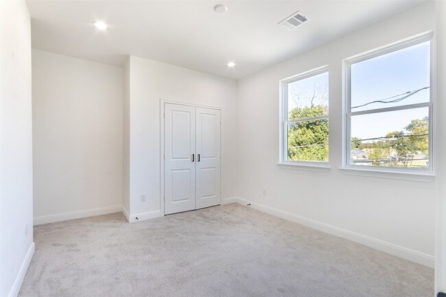 Building Photo - 4008 Bennington St