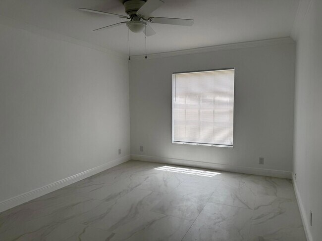 Building Photo - 2161 NE 68th St