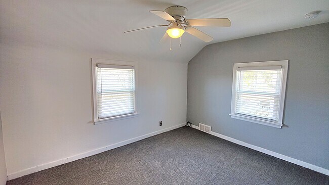 Building Photo - *Beautifully Updated & Charming 3BD/1BA Single-Family Home Available in West Mifflin*