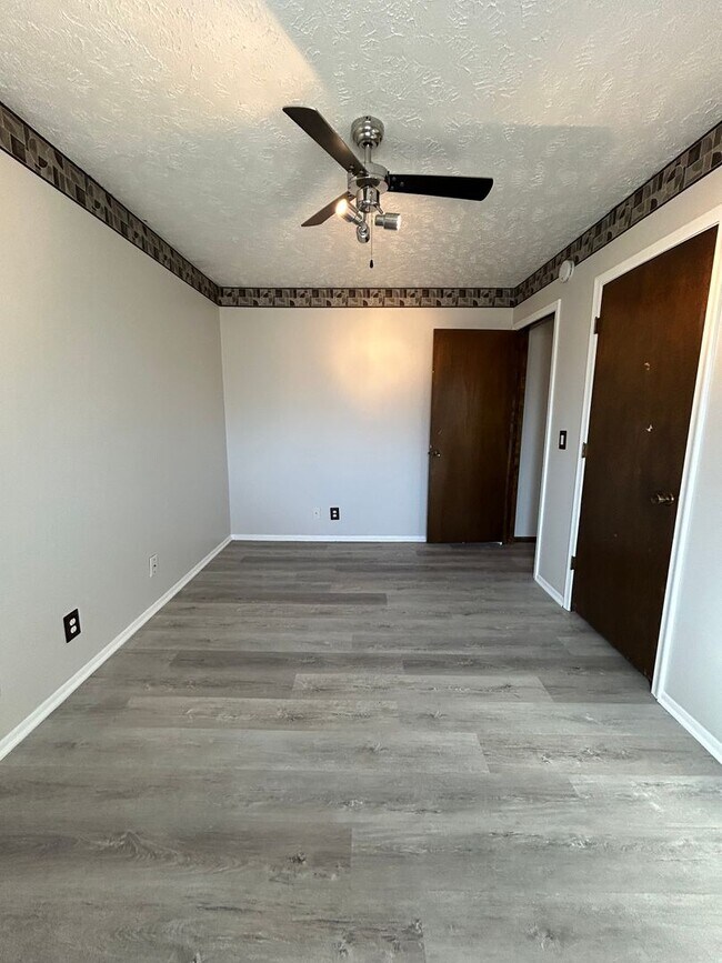 Building Photo - Spacious 3-Bedroom, 1-Bath Home with Garage & Basement in La Vista