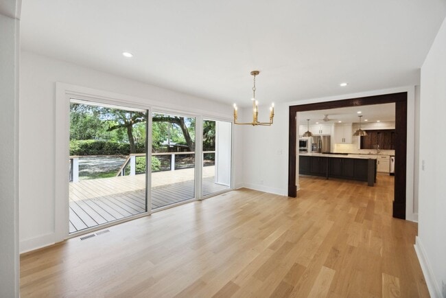 Building Photo - Available 6/15. Stunning, Fully-Rennovated...