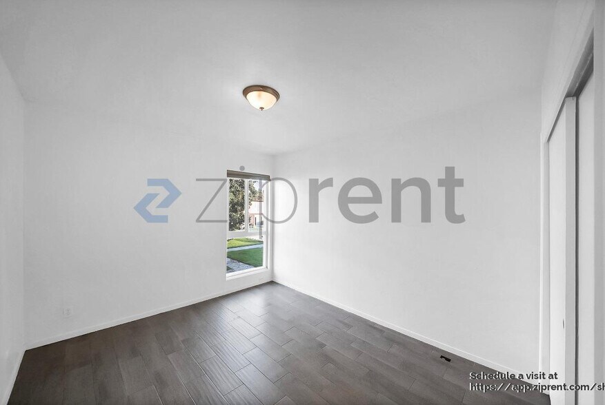 Building Photo - 5301 Demaret Ave