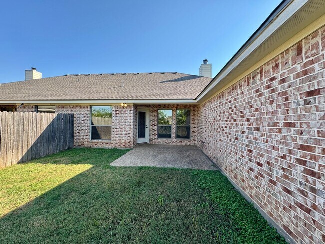 Building Photo - Duplex