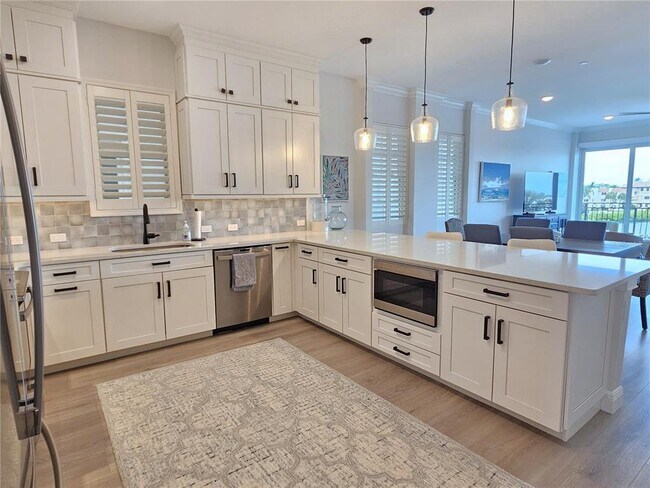 Building Photo - 503 S Tamiami Trl