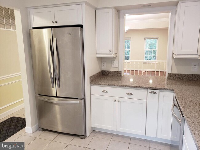 Building Photo - 5771 Heritage Hill Dr