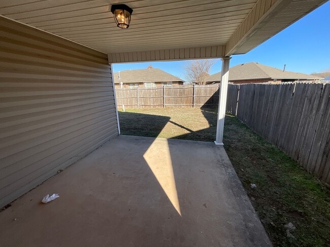 Building Photo - 5517 Del Creek Rd