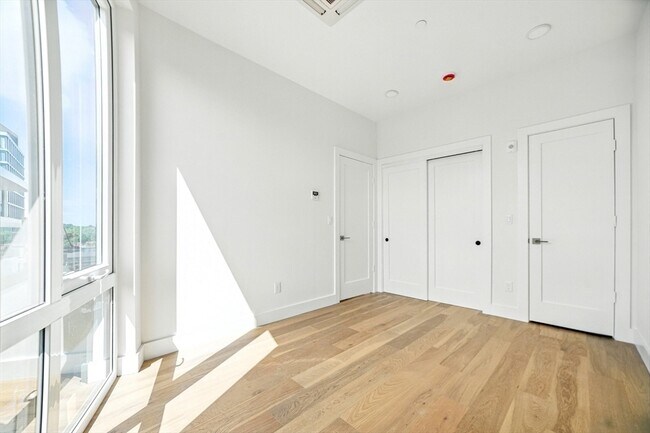 Building Photo - 38 Hichborn St