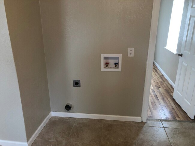 Building Photo - Cute 2BD/1BA in Downtown Roswell