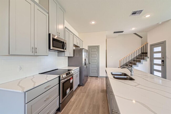 Building Photo - 33146 Willow Hts Ln