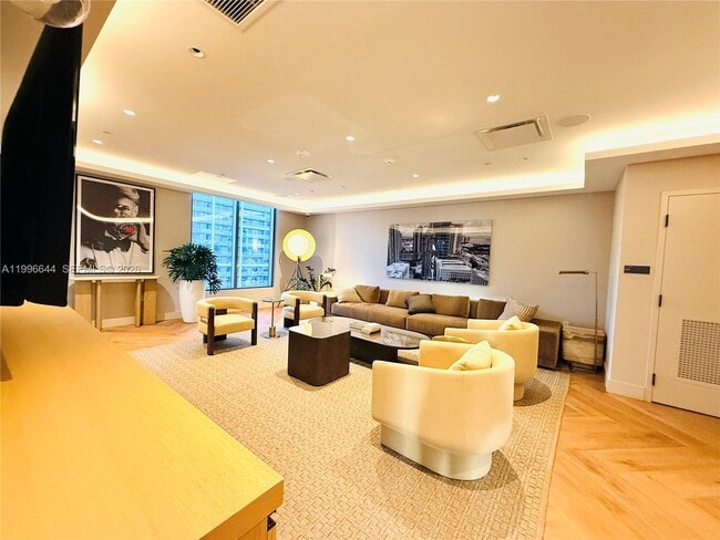 Building Photo - 121 NE 5th St