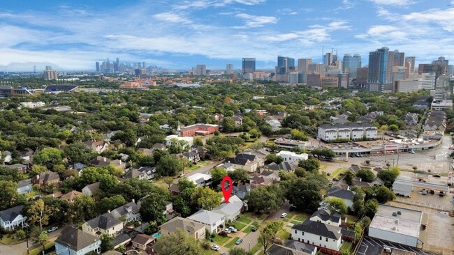 Building Photo - 2332 Sheridan St