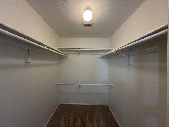 Building Photo - 317 Oak Meadow Ln