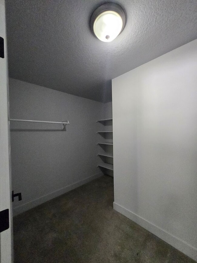 Building Photo - 3 Bedroom 2.5 Bathroom in Winlock