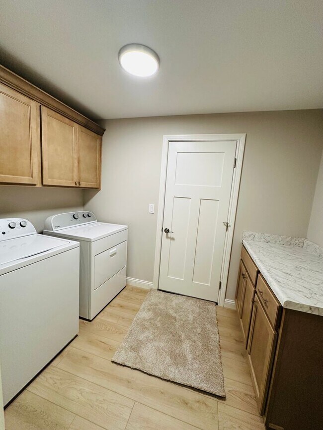 Building Photo - 1970 Petit Dr