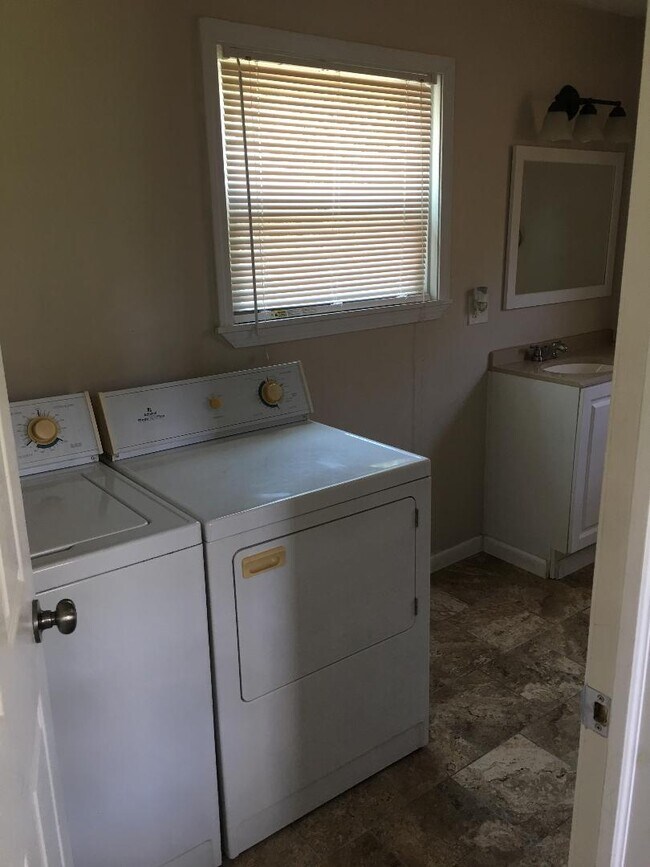 downstairs bathroom with washer/ dryer - 517 N 9th Ave