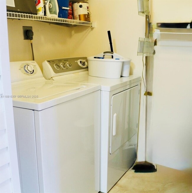 Building Photo - 19999 E Country Club Dr