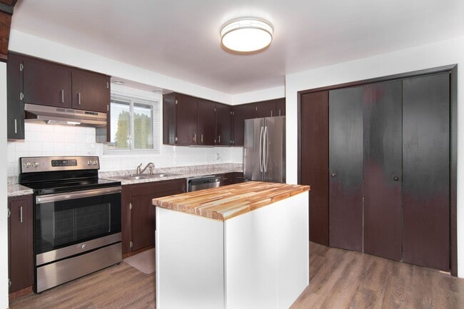 Building Photo - 3 Bed, 2 bath property centrally located in Spokane Valley