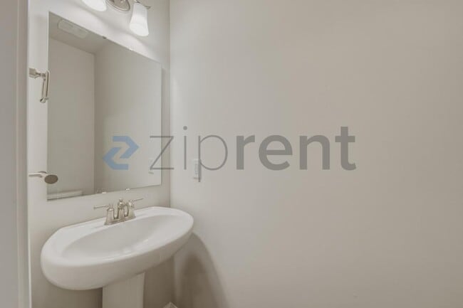 Building Photo - 1015 Badlands St