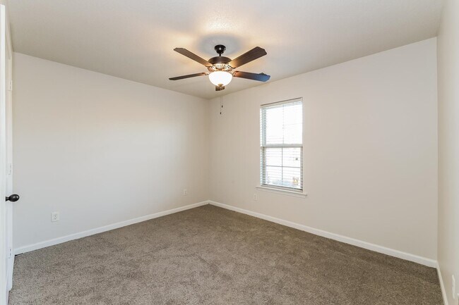 Building Photo - 9425 Darren Cir S