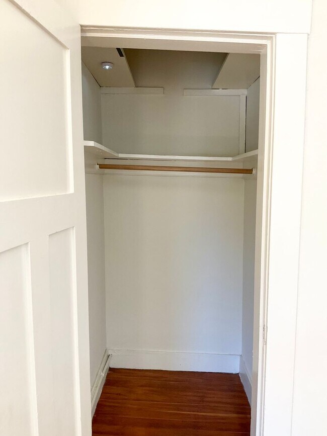 Building Photo - LARGE 3BR In Pac Heights. In-Unit Laundry!...