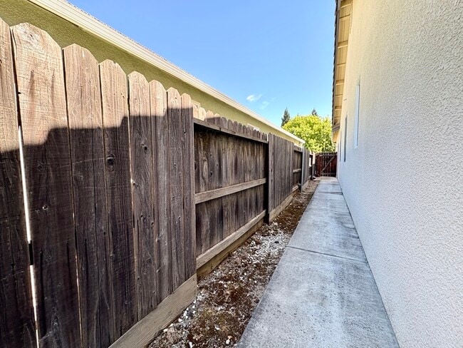 Building Photo - Great 3 Bedroom 2 Bathroom Home for Rent i...