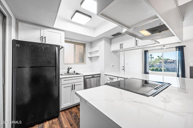 Building Photo - 5146 E Oak St