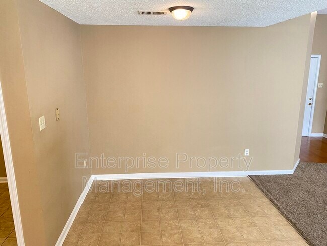 Building Photo - 4444 Longtree Cove