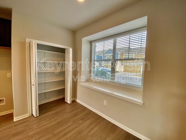 Building Photo - 516 E Slaughter Ln