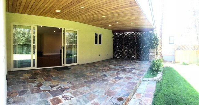 Building Photo - Charming Hillcrest Home with Private Yard in an Unbeatable Location