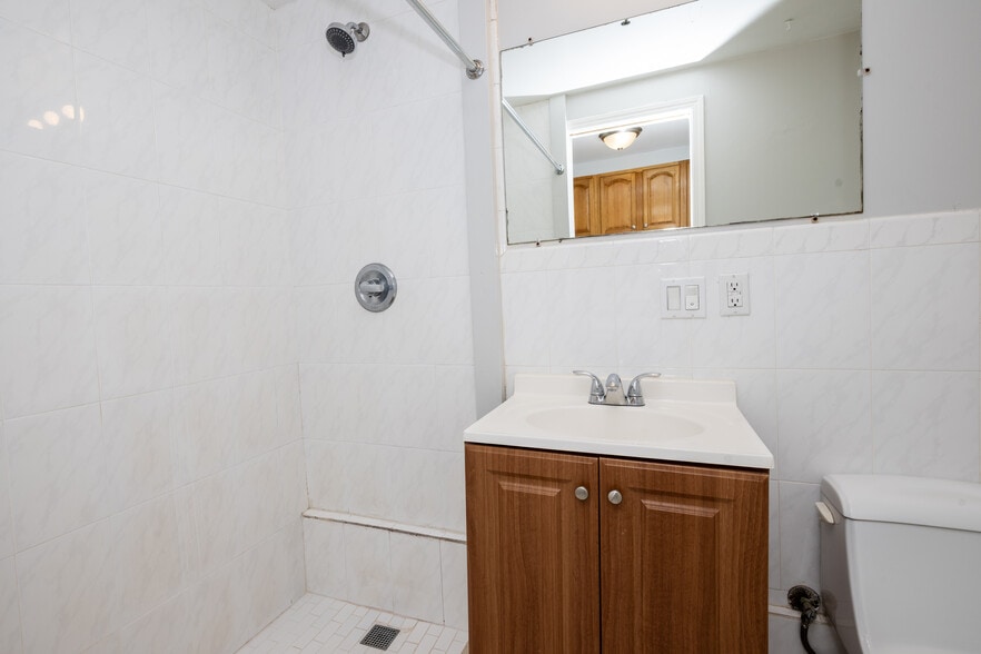 Building Photo - 1737 9th Ave