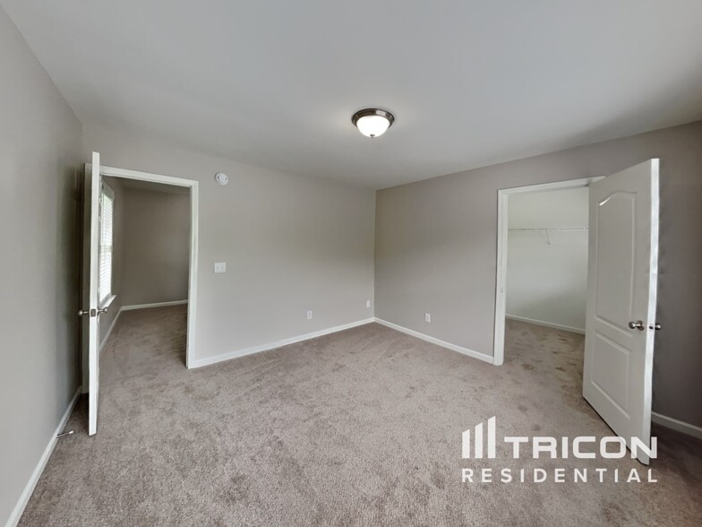 Building Photo - 20 Argent Ct