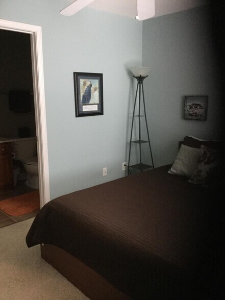 Bedroom 2 - 2015B Beech Avenue