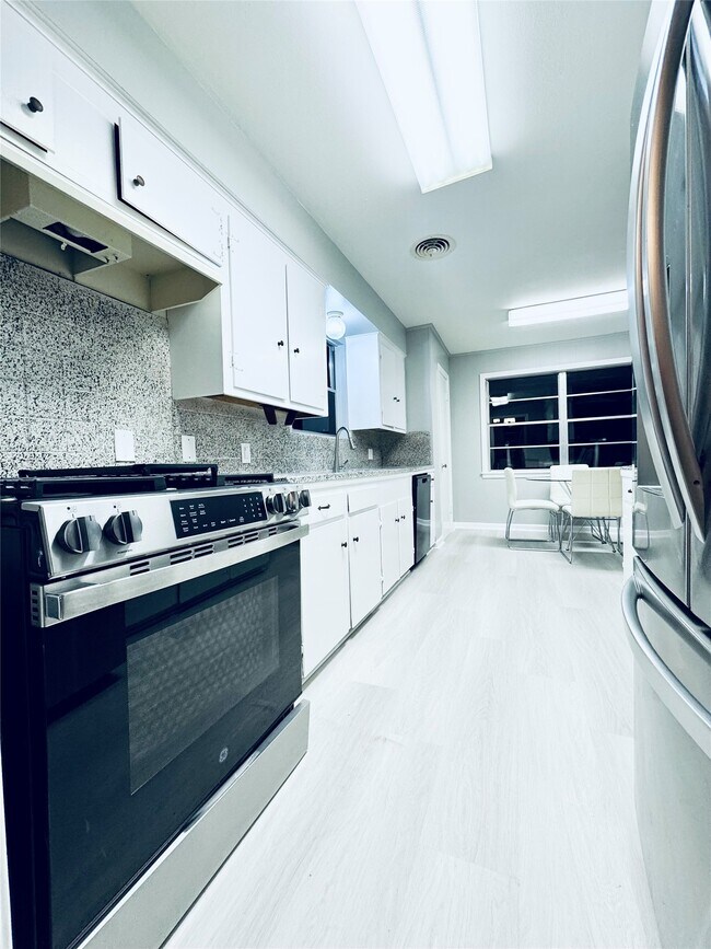 Building Photo - 6410 Neff St