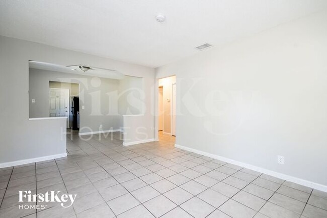 Building Photo - 3217 Deerfield Dr