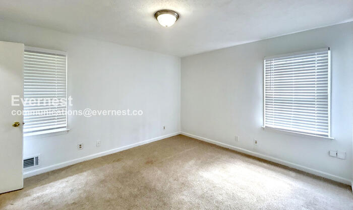 Building Photo - 5151 Vivid Dr SW