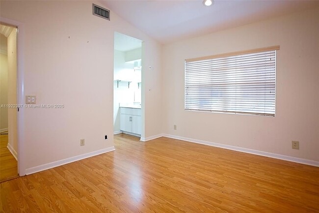 Building Photo - 1361 Cottonwood Cir