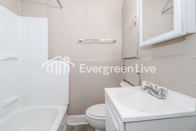 Building Photo - 4033 Clearpool Circle Rd