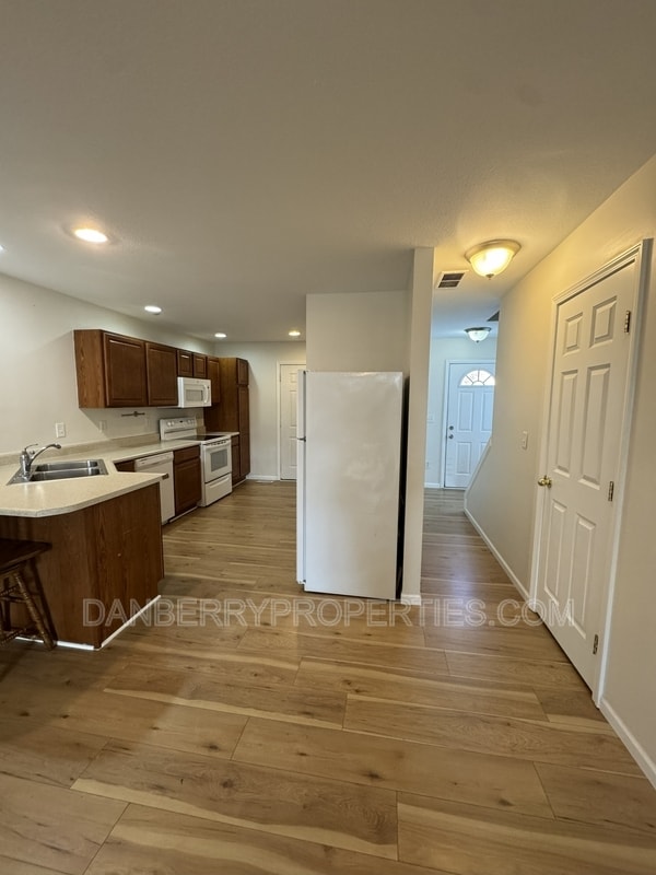 Building Photo - 214 Madison Ave