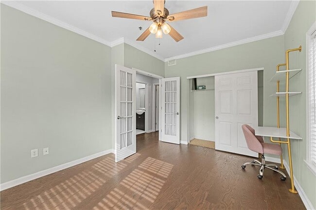 Building Photo - 220 Renaissance Pkwy NE