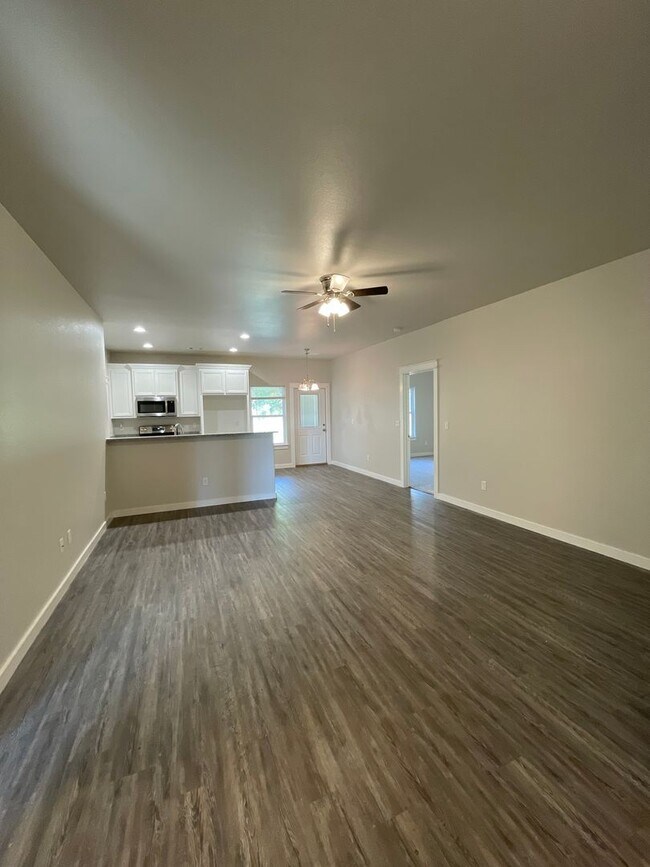 Building Photo - 384 Western Hills Dr