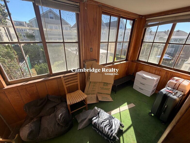 Building Photo - 100 W Adams St