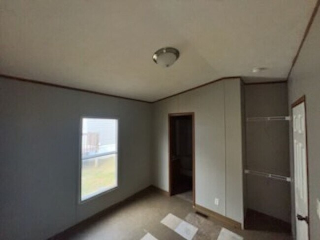 Building Photo - 510 W Alabama Ave