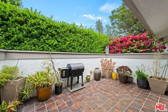 Building Photo - 17088 Palisades Cir
