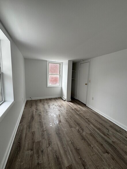 Building Photo - 504 W 29th St