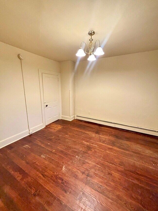 Building Photo - 690 Columbia Ave