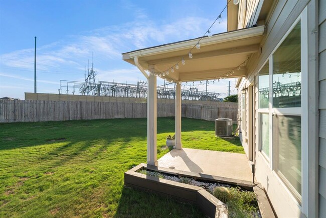 Building Photo - 104 Blue Sage Dr