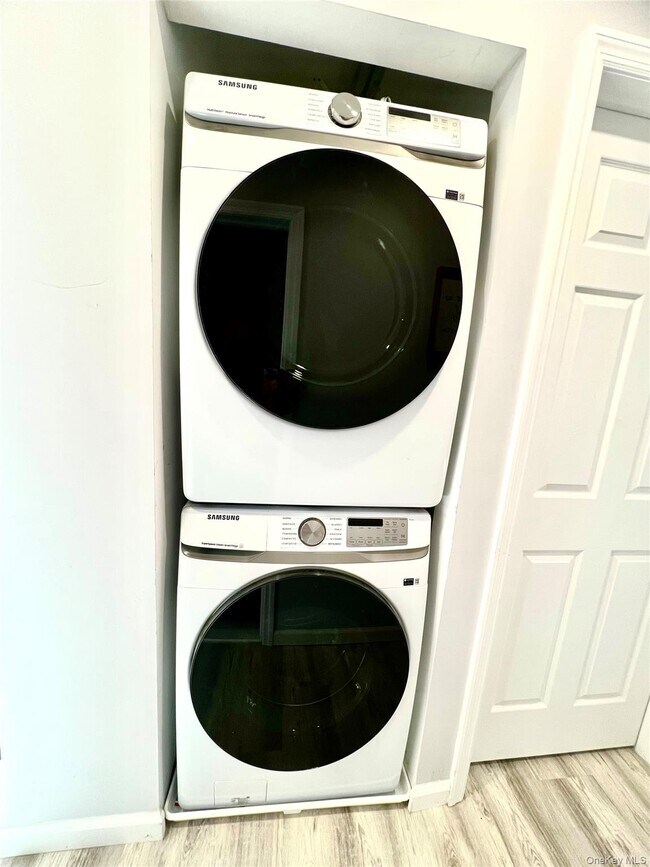 Building Photo - 128 W Main St