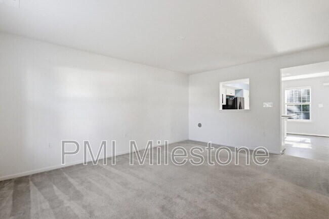 Building Photo - 65 Darien Dr